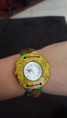 Montre cadran jaune bracelet multicolor